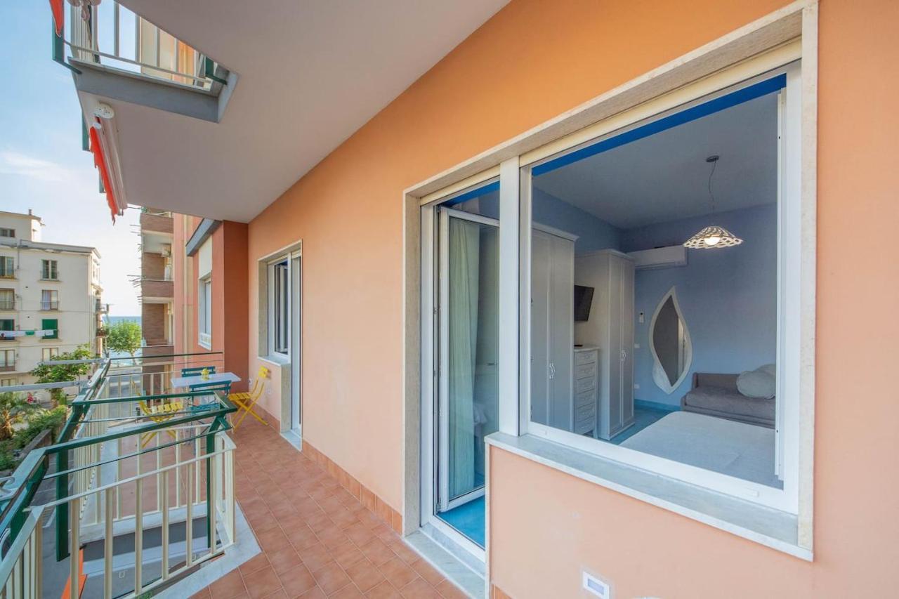 La Casa Del Poeta - Appartamento Positano Maiori Exteriör bild